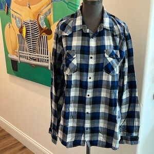 Aéropostale button up long Sleeve check lightweight flannel silver & black snaps